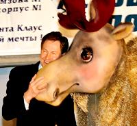 В.А.Яковлев позирует для рекламного плаката